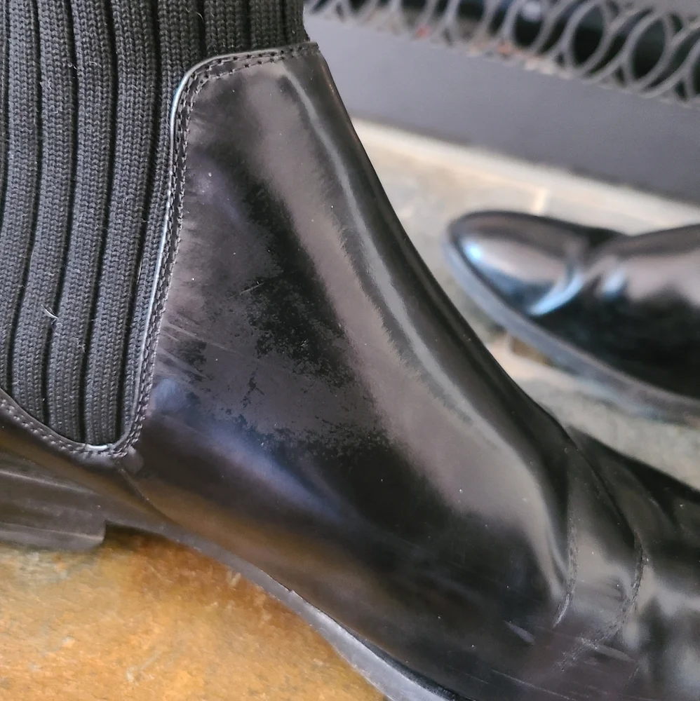 Vince Black Women's Perlow Patent Leather Booties size 9.5 1 inch heel